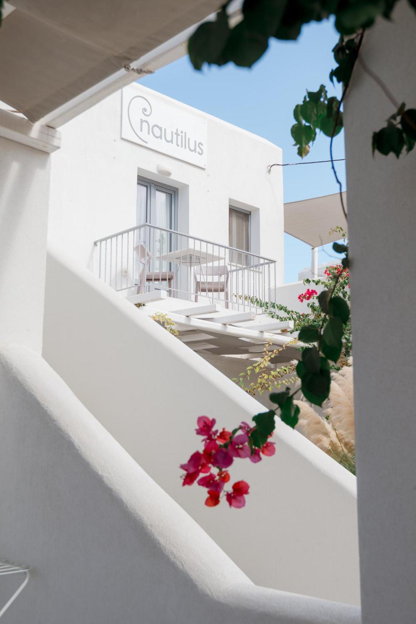 Nautilus Apartments-Suites Páros Exteriör bild