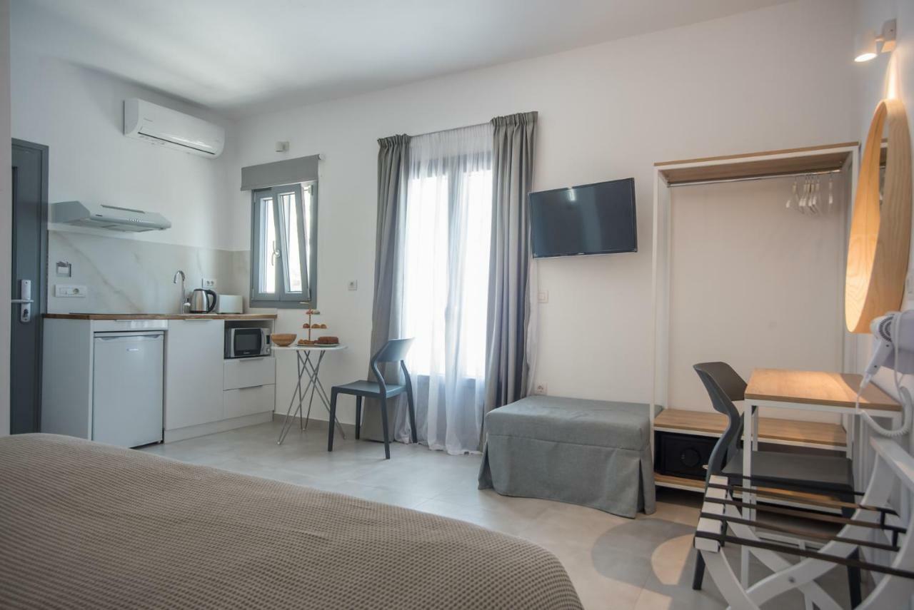 Nautilus Apartments-Suites Páros Exteriör bild